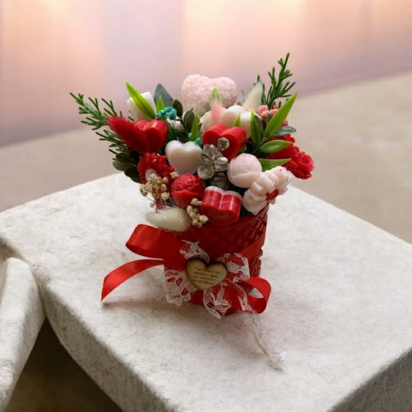 🌹 Χειροποίητη Σύνθεση με Κεριά Σόγιας – Romantic Floral